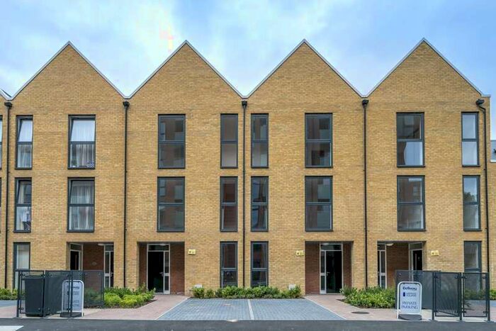 4 Bedroom Property To Rent In Bathurst Square, London N15