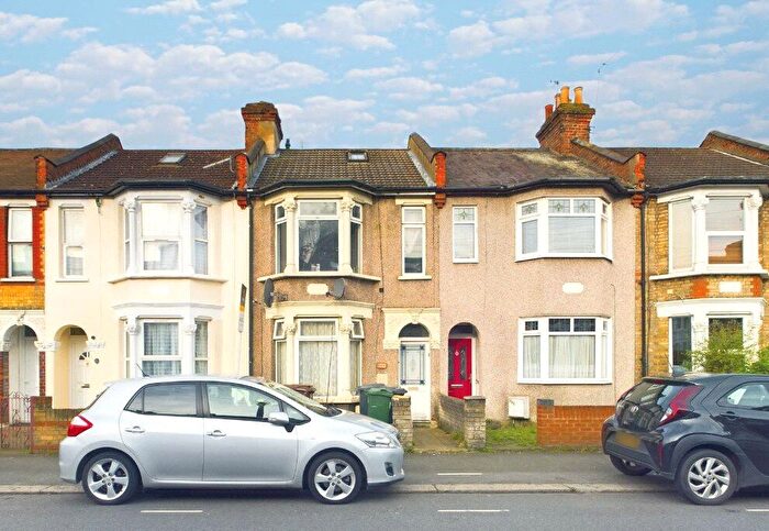 2 Bedroom Flat To Rent In Fulbourne Road, Walthamstow, E17