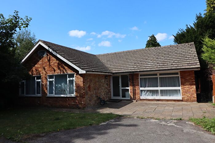 3 Bedroom Detached Bungalow To Rent In Haling Park Road, South Croydon, CR2