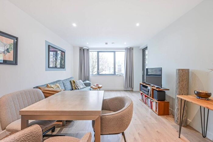 1 Bedroom Flat For Sale In St Pauls Way, , Bow, London, E3