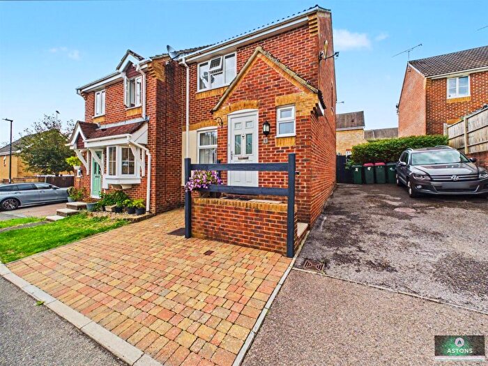 2 Bedroom End Of Terrace House For Sale In Stable Close, Maidenbower, RH10