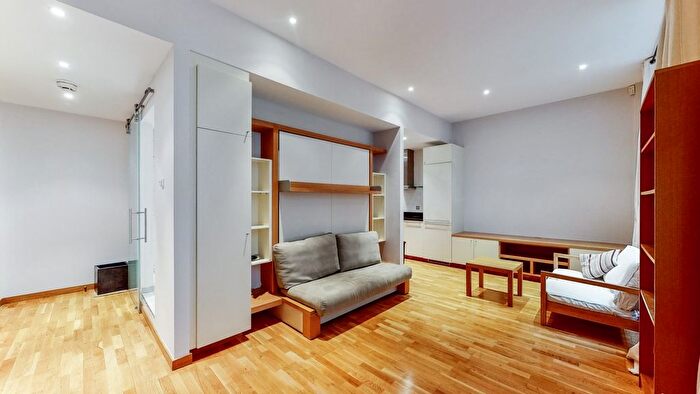 Studio To Rent In Hosier Lane, City Of London, EC1A