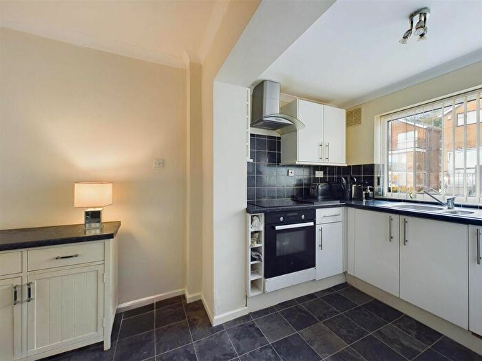 3 Bedroom Detached House For Sale In Dale Farm Avenue, Sneinton, Nottingham, NG3