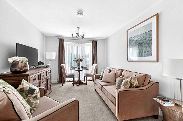 1 Bedroom Property To Rent In Queens Road, Weybridge, Surrey, KT13