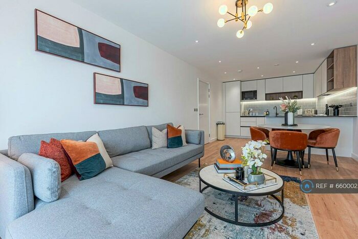 3 Bedroom Flat To Rent In Farington House, London, NW9