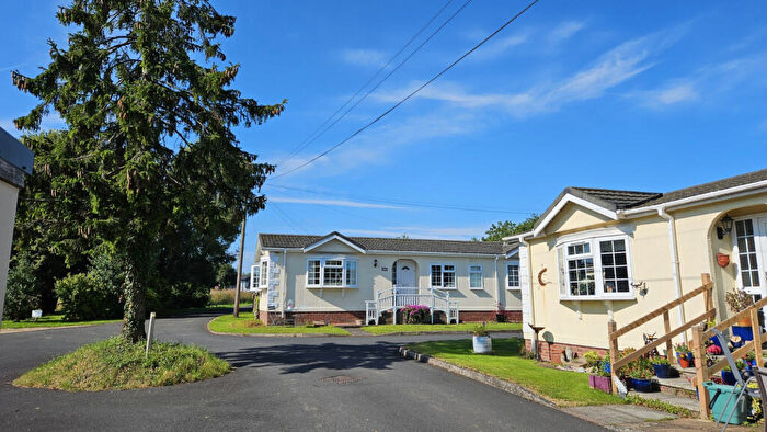 2 Bedroom Park Home For Sale In Stratford-upon-Avon, Warwickshire, CV37