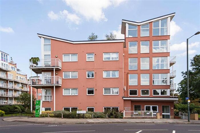 2 Bedroom Flat To Rent In Manor Road, Teddington, TW11