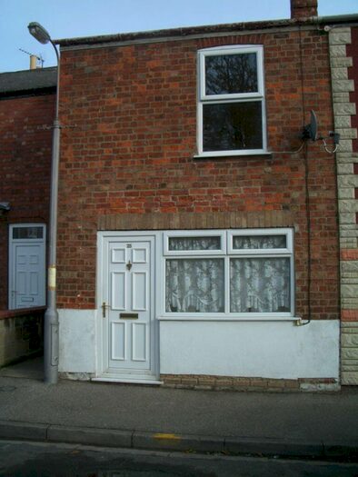 2 Bedroom House To Rent In Bed Mid Terrace House Castle Street, PE21