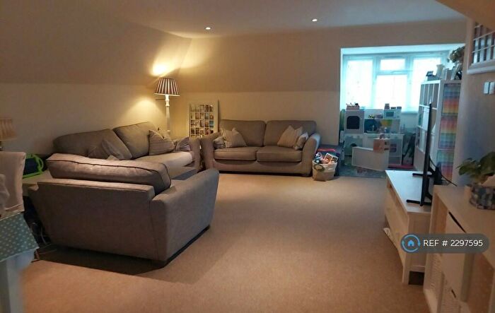 2 Bedroom Maisonette To Rent In Elmfield Way, South Croydon, CR2