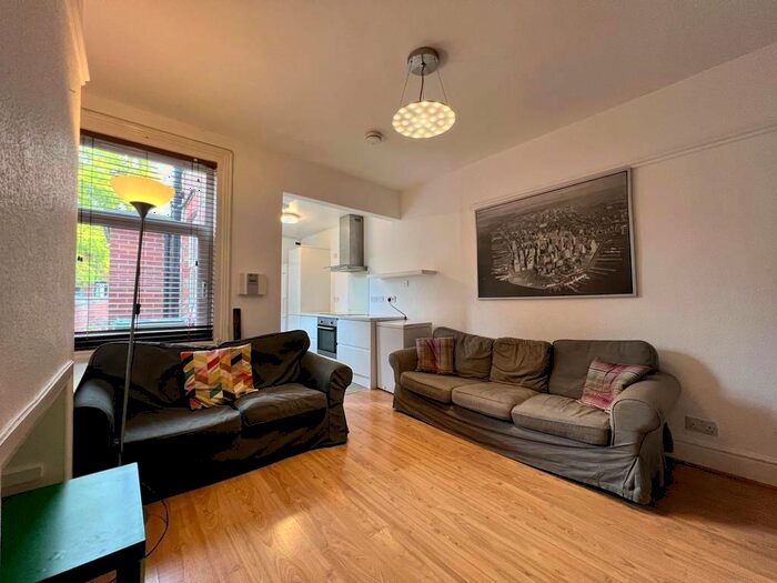 5 Bedroom Terraced House To Rent In Curzon Street, Loughborough, Leicestershire, LE11