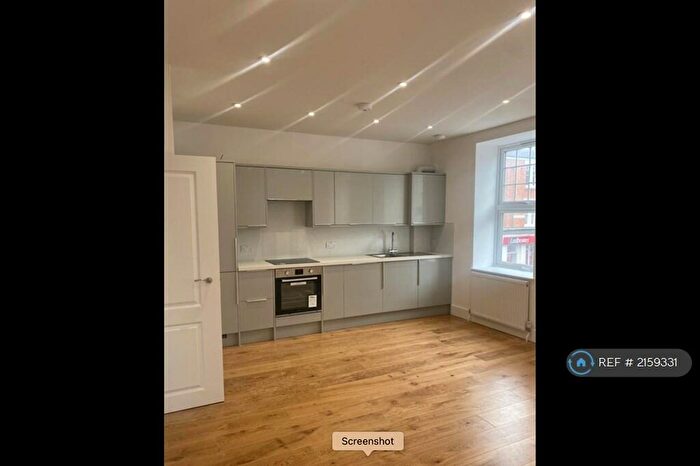 3 Bedroom Flat To Rent In Green Lanes, London, N4