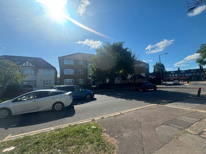 2 Bedroom Flat To Rent In Harewood Court, College Avenue, Harrow, HA3