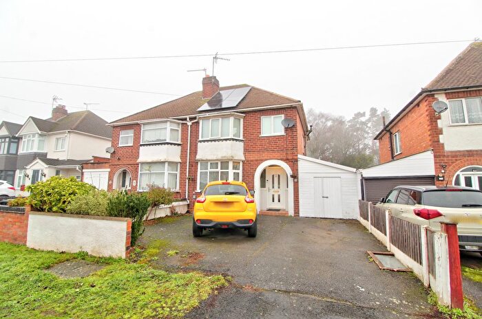 3 Bedroom Semi Detached House For Sale In Clee Avenue, Kidderminster, DY11