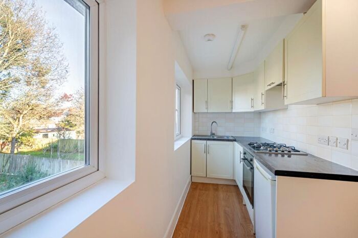 1 Bedroom Flat To Rent In Summers Lane, North Finchley, N12