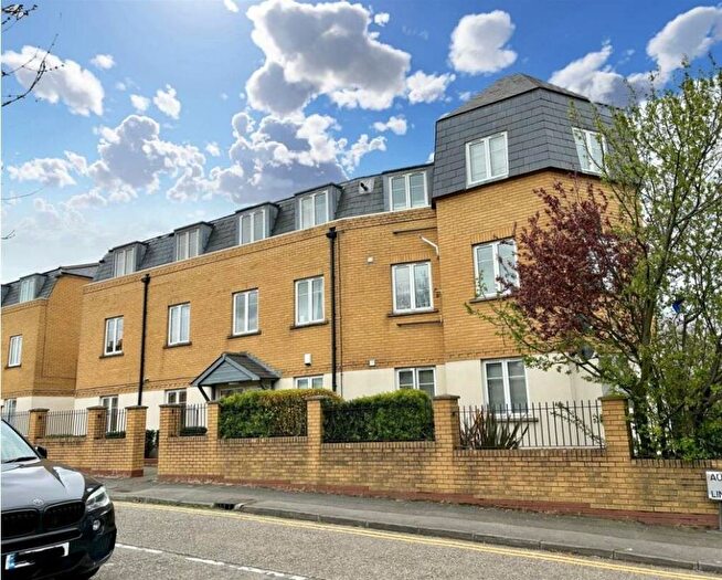 2 Bedroom Flat For Sale In Autumn Close, Enfield, EN1