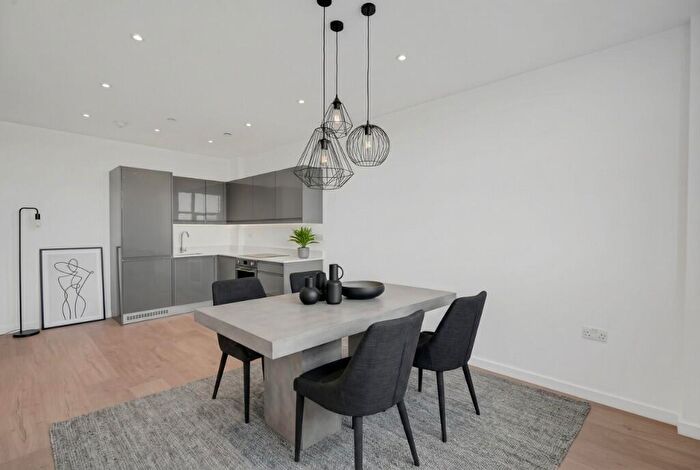 2 Bedroom Flat To Rent In Sunrise Parkway, Milton Keynes, Buckinghamshire, MK14