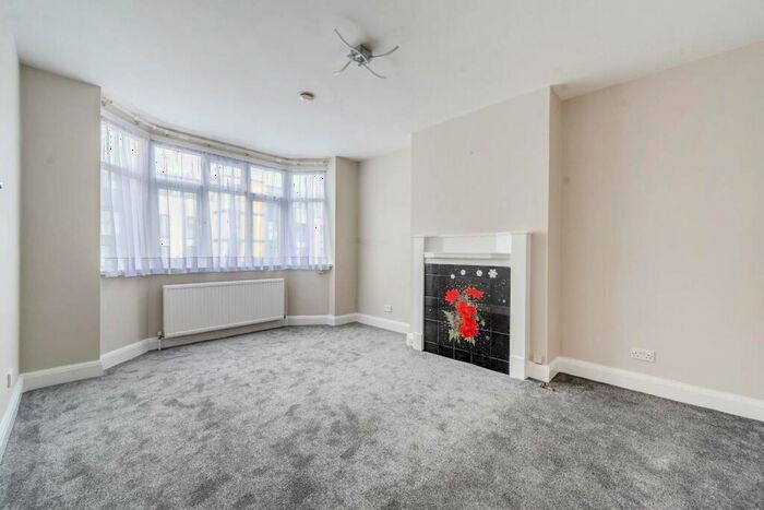 2 Bedroom Flat To Rent In Harrow View, Harrow, HA2