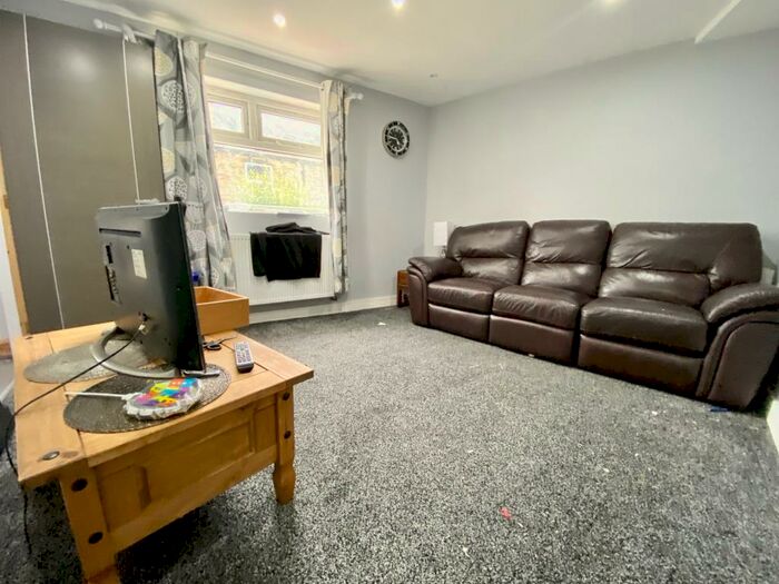 2 Bedroom Bungalow To Rent In Broadgate, Huddersfield, HD5