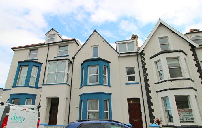 1 Bedroom Flat To Rent In Clarence Road, Llandudno, Gwynedd, LL30