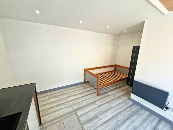 Studio To Rent In Ferndale Road, Luton, LU1