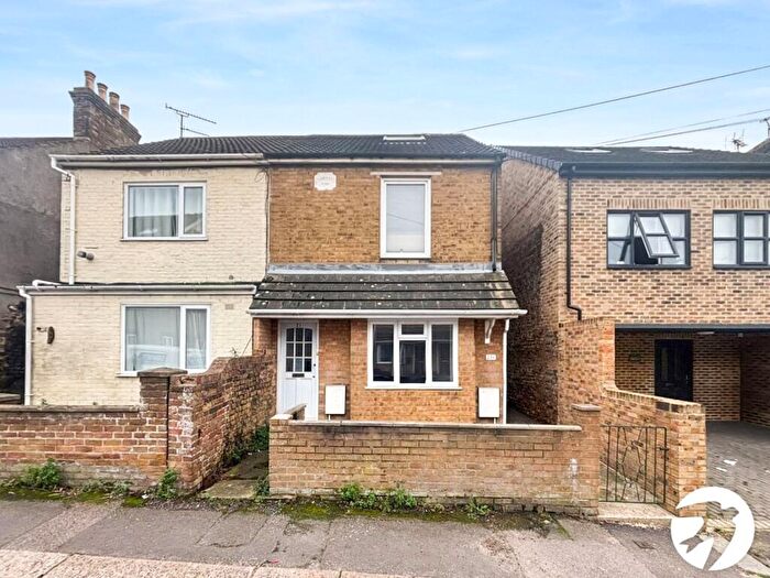 1 Bedroom Flat For Sale In Thomas Road, Sittingbourne, Kent, ME10