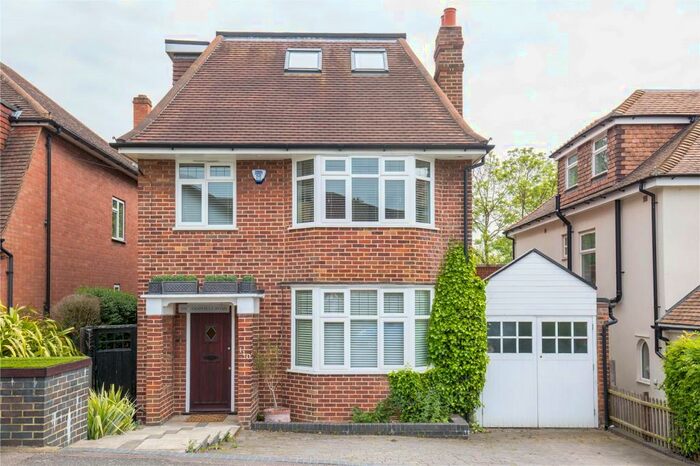 5 Bedroom Detached House To Rent In Woodville Road, Barnet, Hertfordshire, EN5