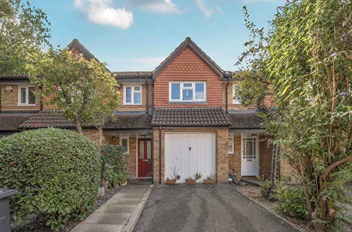 3 Bedroom Terraced House For Sale In Artesian Grove, New Barnet, EN5