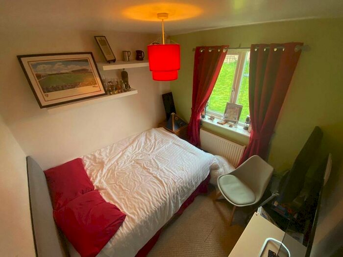 2 Bedroom Apartment To Rent In Thornwood Close, Thurnscoe, S63