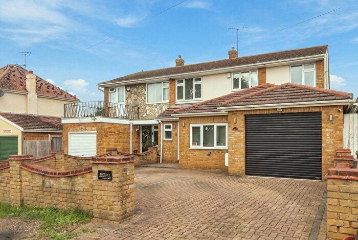 4 Bedroom Semi-Detached House For Sale In London Road, Bowers Gifford, SS13