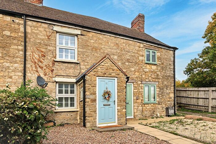 2 Bedroom Cottage For Sale In Oxford Hill, Witney, OX28