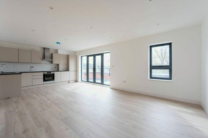 2 Bedroom Flat To Rent In More Close, Croydon, Purley, CR8