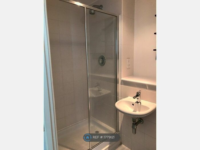 2 Bedroom Flat To Rent In Centenary Plaza, Birmingham, B1