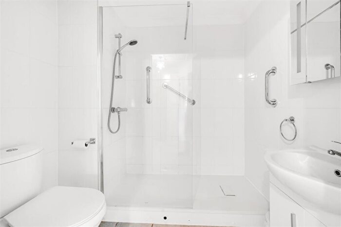 1 Bedroom Retirement Property For Sale In De Moulham Road, Swanage, BH19 - Photo 10