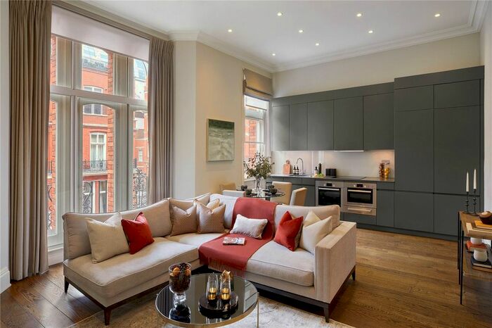 2 Bedroom Flat To Rent In Green Street, Mayfair, London, W1K
