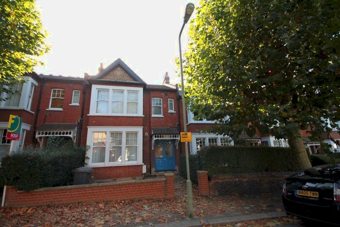 Studio To Rent In Grosvenor Road, London N3