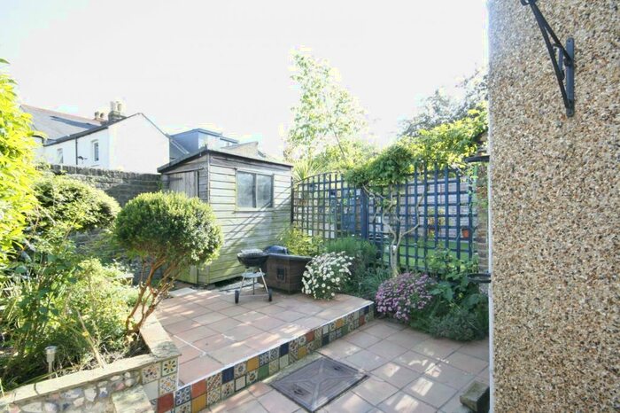 2 Bedroom Semi-Detached House To Rent In Oak Lane, Windsor, Berkshire, SL4