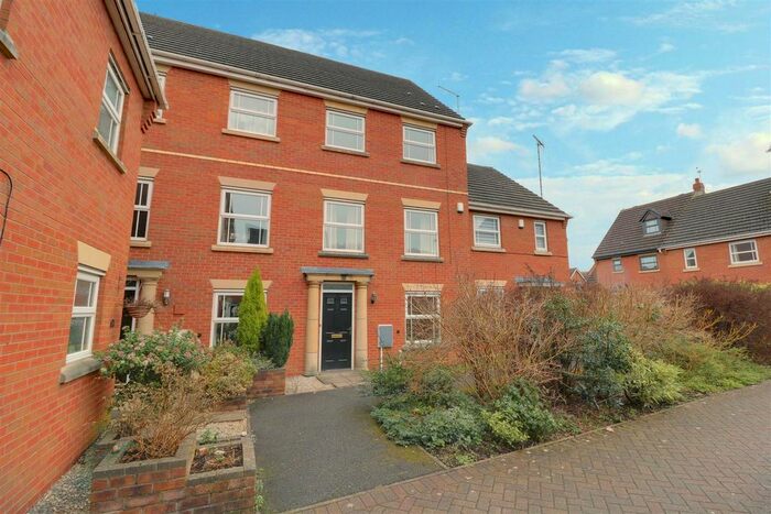 4 Bedroom Town House To Rent In Redrock Crescent, Kidsgrove, Stoke-On-Trent, ST7