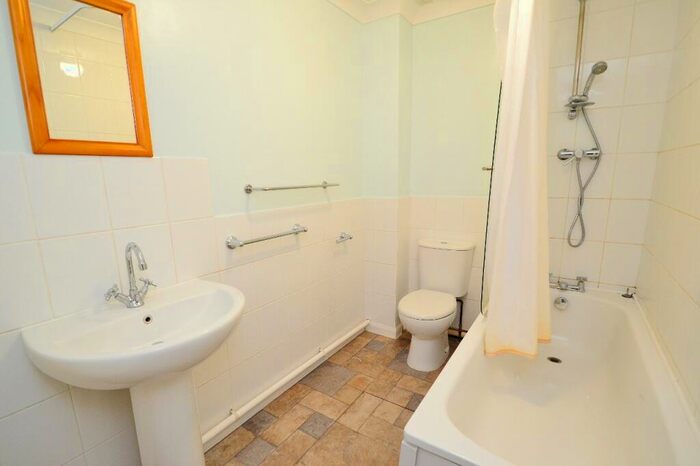 4 Bedroom Terraced House To Rent In Southampton, SO15