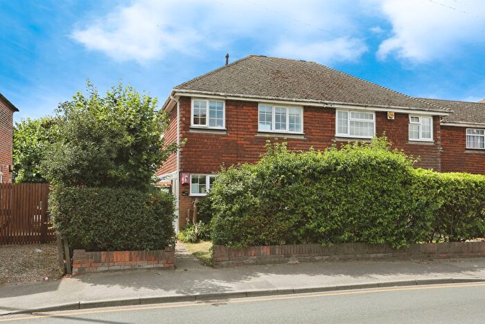 3 Bedroom Semi-Detached House For Sale In London Road, Teynham, Sittingbourne, ME9