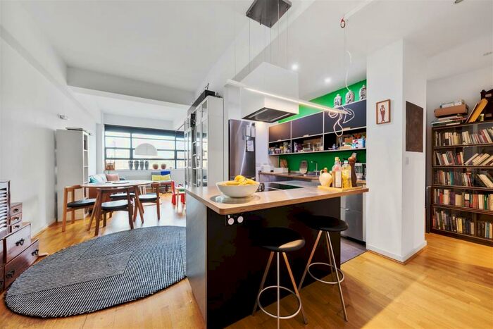 2 Bedroom Apartment To Rent In Shaftesbury Road, Forest Gate, E7