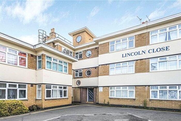 1 Bedroom Apartment For Sale In Lincoln Close, London, SE25