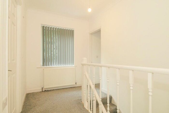 3 Bedroom Semi-Detached House For Sale In Westover Avenue, Leeds, LS13