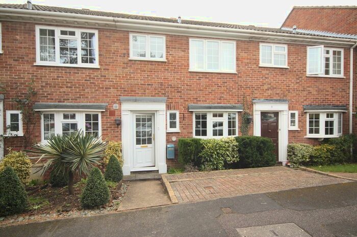 1 Bedroom Flat To Rent In Hanover Court, Hook Heath, Woking, GU22