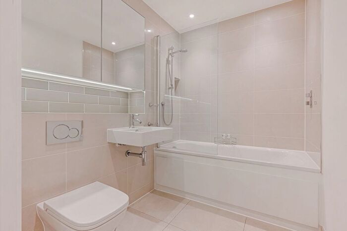 2 Bedroom Flat For Sale In Eden Place, Oxted, RH8