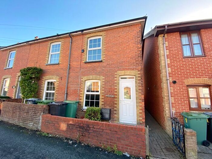 3 Bedroom End Of Terrace House To Rent In Victoria Road, Newport, PO30