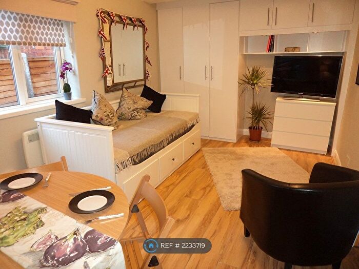 Studio To Rent In Spring Bank, Hull, HU3