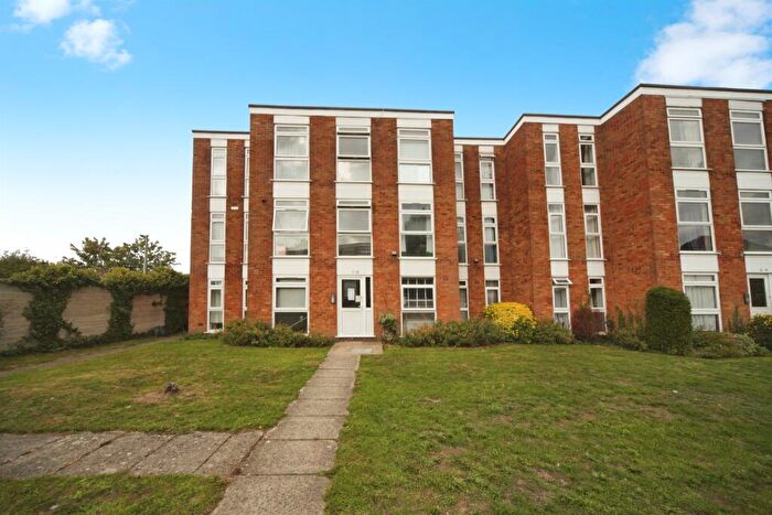 2 Bedroom Flat For Sale In Elderberry Close, Luton, LU2