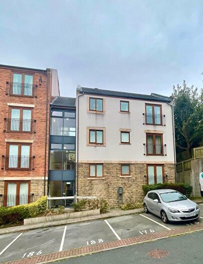 2 Bedroom Apartment For Sale In Greenlea Court, Huddersfield, HD5