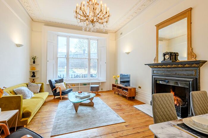 3 Bedroom Flat For Sale In Linden Gardens, London, W2