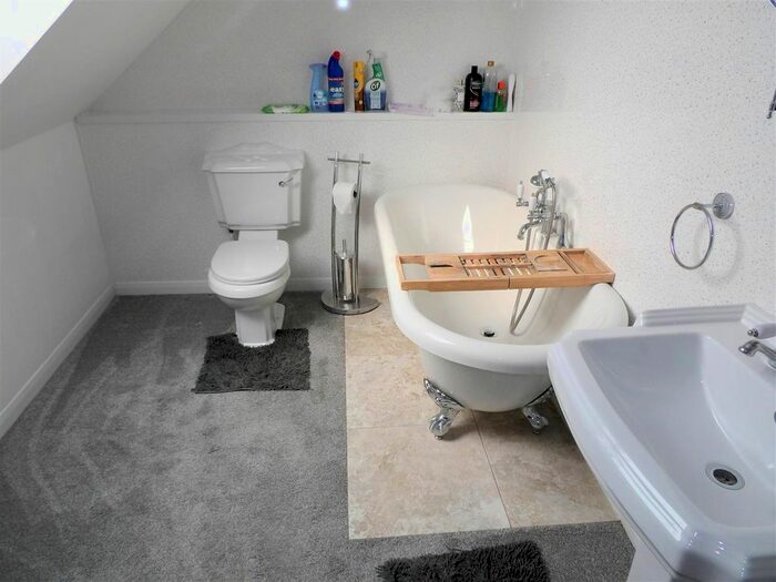 2 Bedroom Detached Bungalow To Rent In St. Annes Road, Saltash, PL12